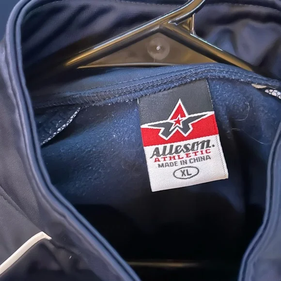 blue old fashion sweater - Picture 3 of 3